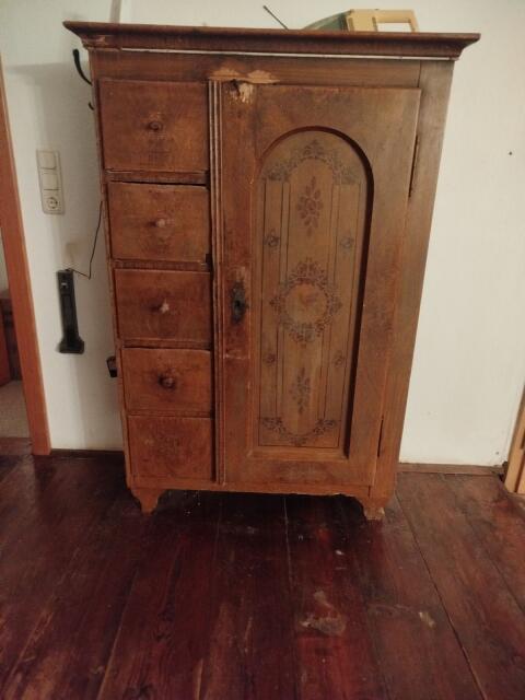 Alter Schrank