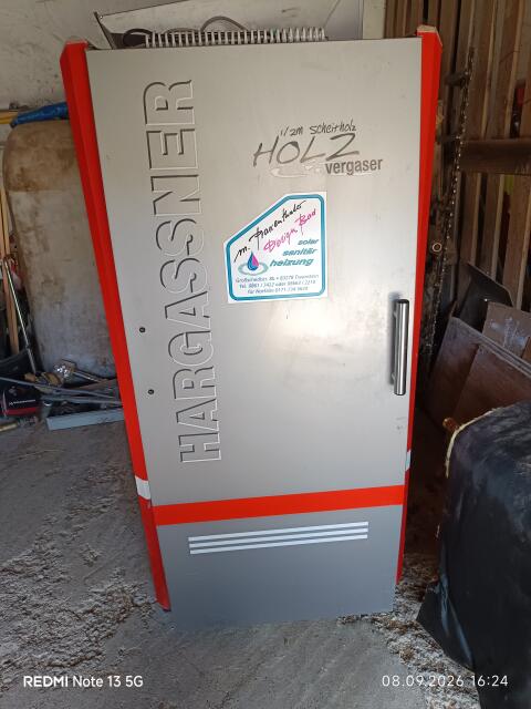Holzkessel Stückgut, neuwertig, und 1 Ölraketenbrenner