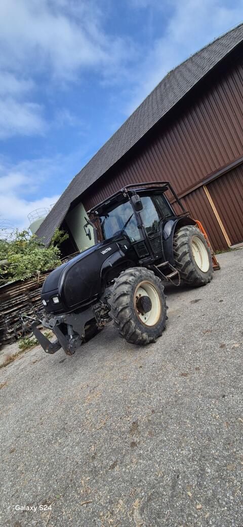 Valtra T 120 mit 12 t Tigerseilwinde