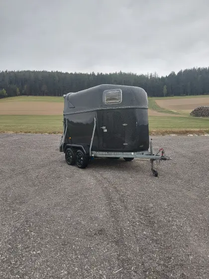 Pferdeanhänger