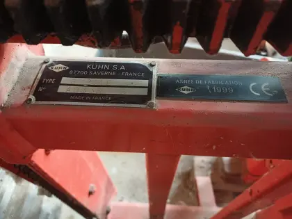Kuhn Siloblockschneider mit Hubgerüst