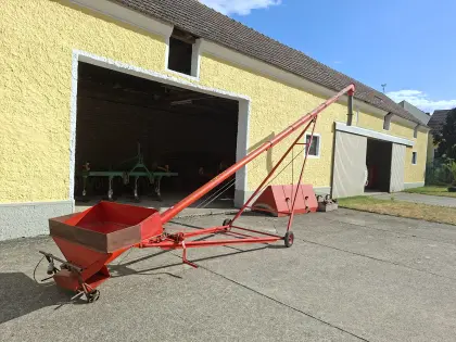 Getreideschnecke mit Fahrwerk 10,7 m Länge