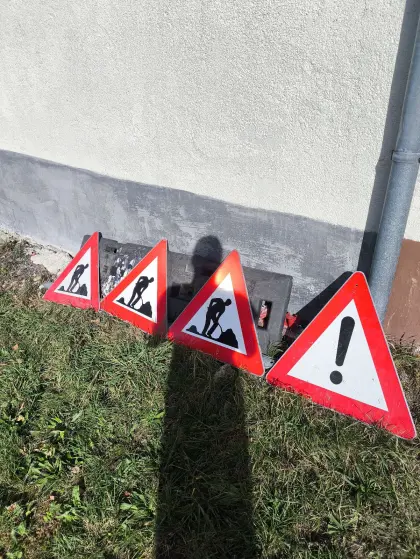 Vermiete Baustellentafeln und Leitbaken
