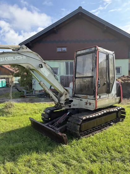 Takeuchi 045