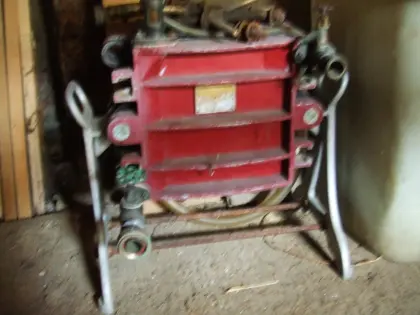 Weinfilter (Filtriergerät, Schichtenfilter, Plattenfilter)