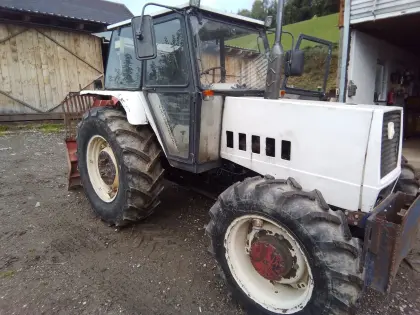 Forst-Traktor