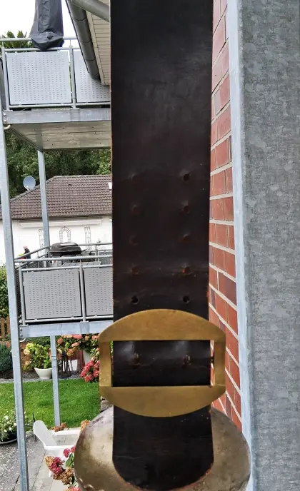 Kuhglocke mit Riemen und Messingschnalle, Kuhschelle
