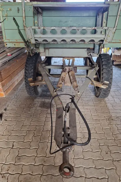 Traktoranhänger mit hydr. und Bordwand