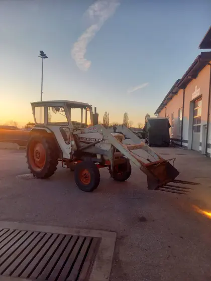 Traktor David Brown mit Frontlader