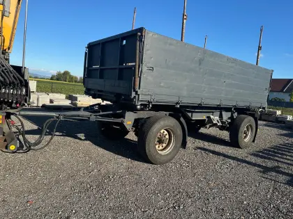 LKW-Anhänger (3-Seiten-Kipper)