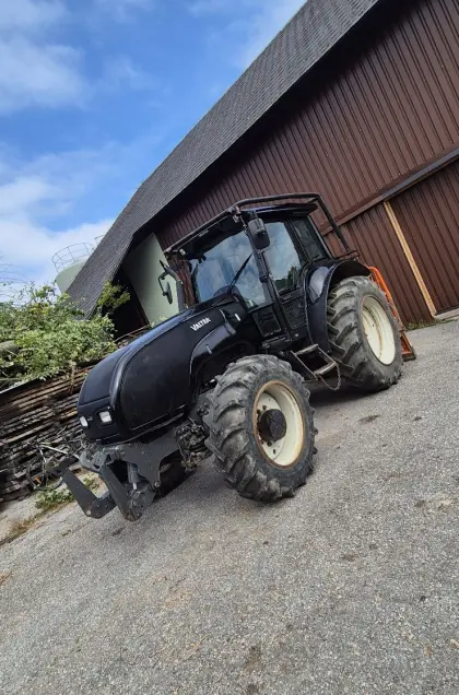 Valtra T 120 mit 12 t Tigerseilwinde