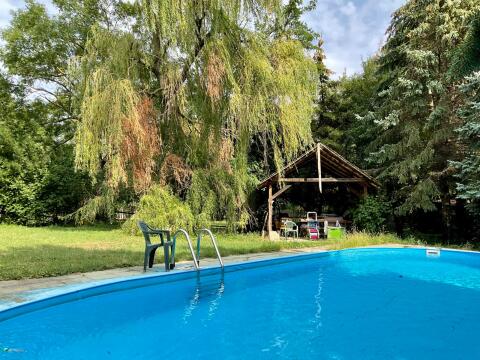 Pferdehof klein mit Haus und Swimmingpool