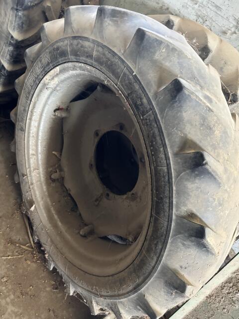 Massey Ferguson 3065 Pflegebereifung