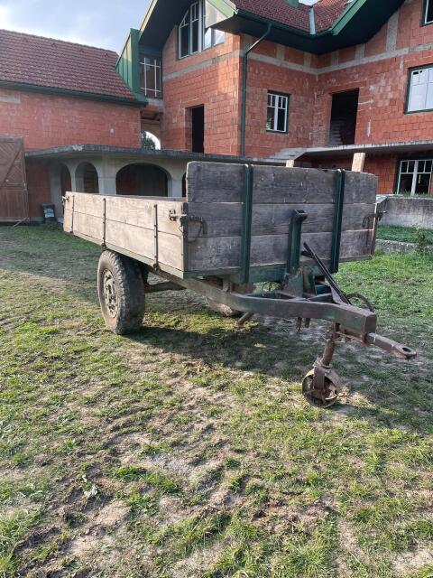 Traktoranhänger, Einachsanhänger mit Holzaufbau