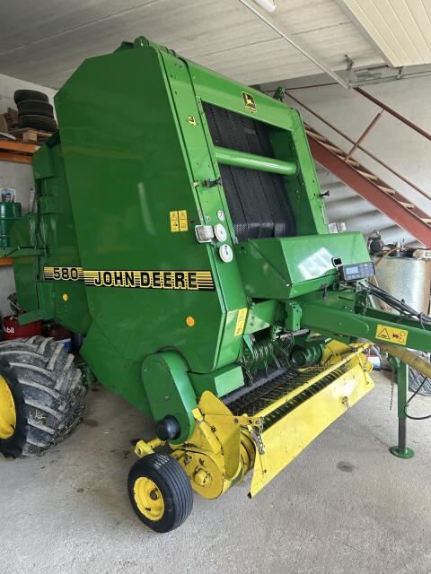 John Deere 580 Presse