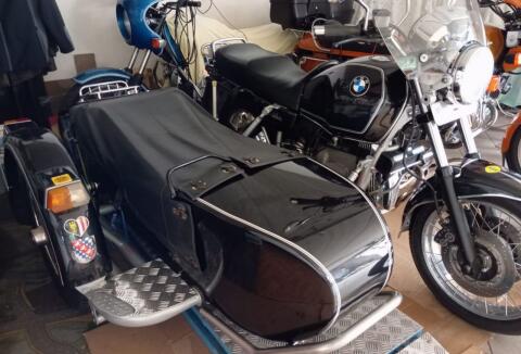 Zum Verkauf steht eine BMW R100R mit Beiwagen