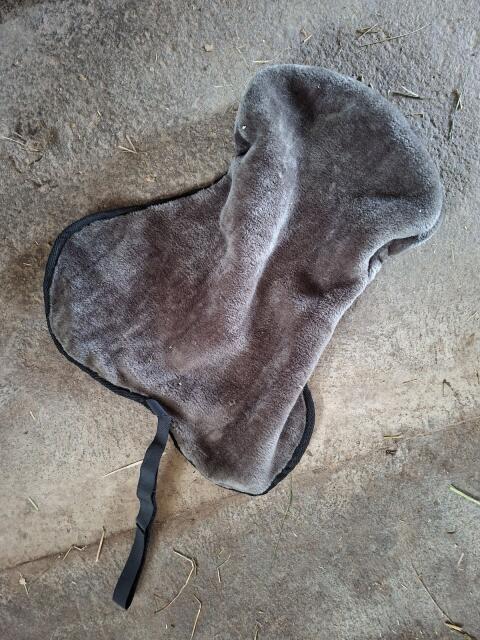 Sattel-Sitzwärmer (Teddyfleece), neu und unbenutzt