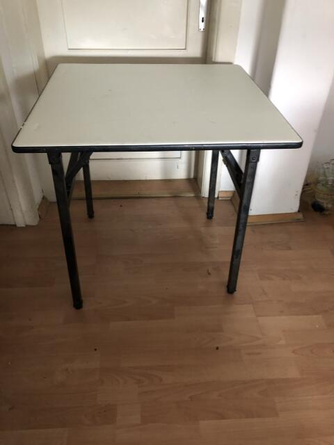 Klappbarer Tisch