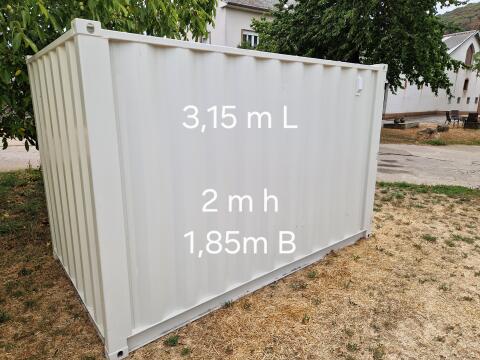 Seecontainer mit Tür und Fenster