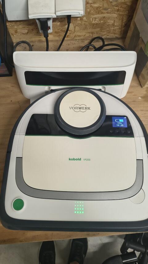 Staubsaugerroboter Vorwerk VR200 inkl. Ladestation