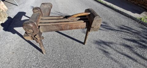 Alte, gut erhaltene bäuerliche Flachsbreche