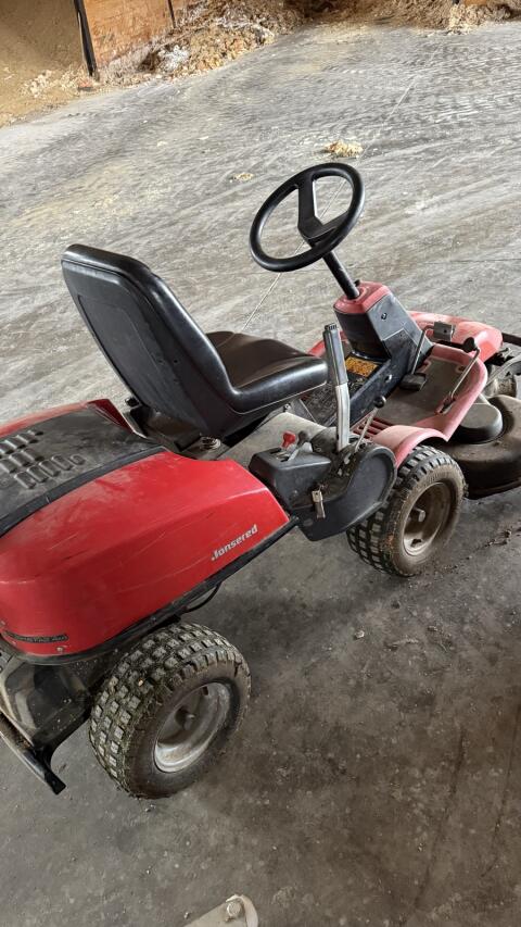 Verkaufe Jonsered 4x4 Rasenmähertraktor