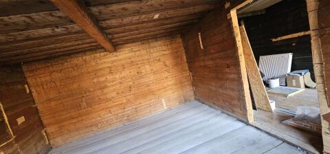 Altes Bauernhaus zum Abtragen, Altholz