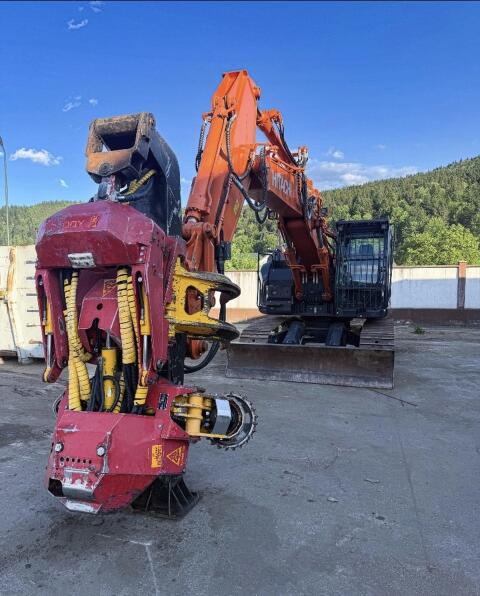 Hitachi ZX225USLC-7, Konrad WOODY WH60-1 Harvester