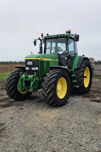John Deere 7710