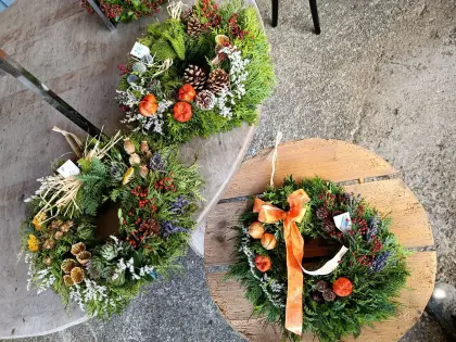 Sehr schöne Kränze, handgemacht