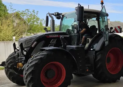 Fendt 724 Gen 6 Black and Chrome