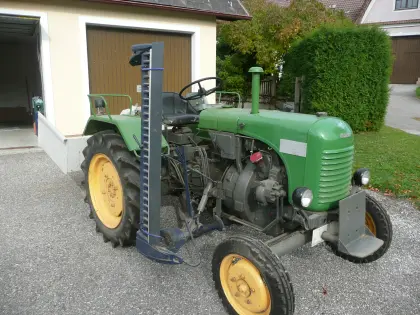 Steyr 15er mit 2 Anbaugeräten, Steyr T80