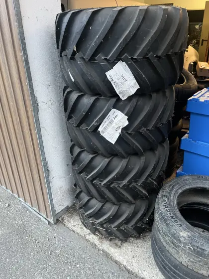 Reifen BKT 31x15.5-15 8PR neu