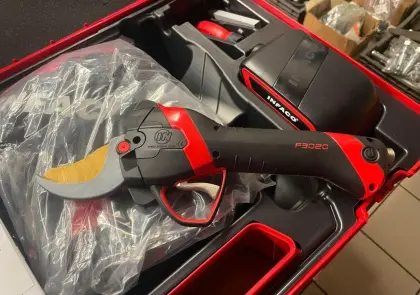 Verkaufe eine professionelle el. Gartenschere INFACO F3020