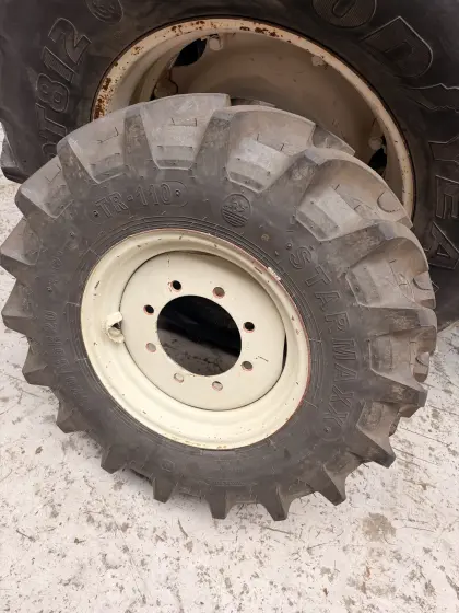 Komplettrad Steyr Felgen 320/85R20 9x20