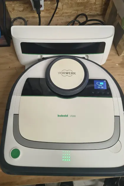 Staubsaugerroboter Vorwerk VR200 inkl. Ladestation