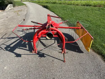 Pöttinger Schwadkreisel 272