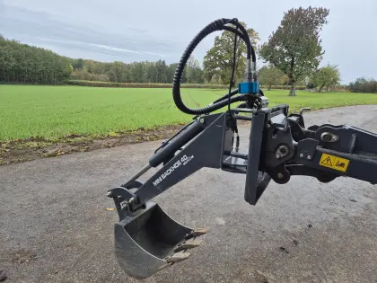 Multione Anbaubagger Mini Backhoe 40