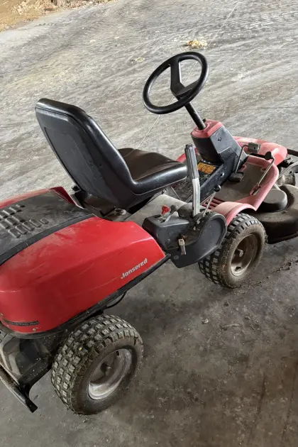 Verkaufe Jonsered 4x4 Rasenmähertraktor