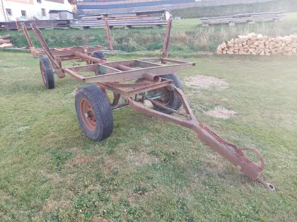 Rungenwagen und Anhänger