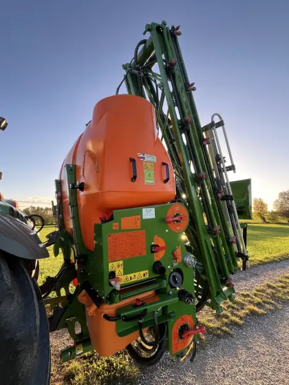 Amazone UF1501 mit 15 m Gestänge