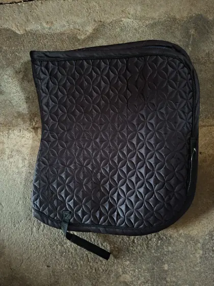 Busse Dressurschabracke, schwarz mit Muster-Steppung