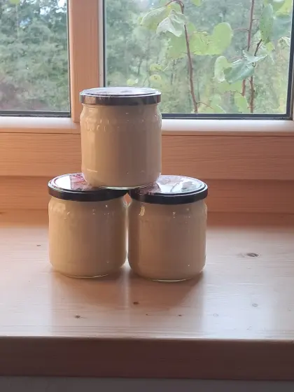 Cremehonig in 1/2 kg Gläsern zu verkaufen