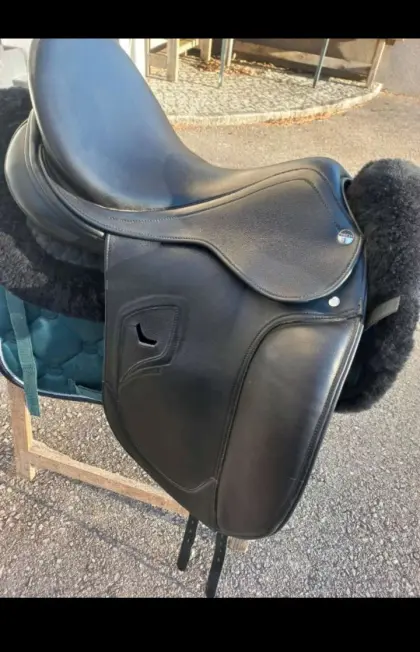 Tech 1 Dressursattel zu verkaufen