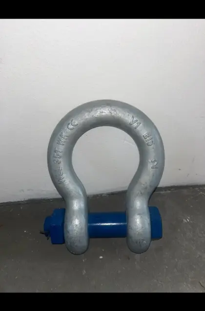 Zwei hochfeste Schäkel 35 t (WLL 35 t) mit Bolzen, verzinkt