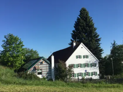 Schwaben/D Grundstück, Bauernhaus, Nebengebäude
