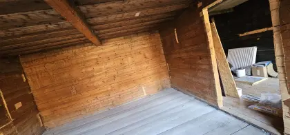 Altes Bauernhaus zum Abtragen, Altholz
