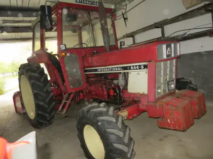 IH 844S