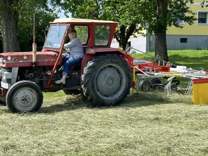 Massey Ferguson 148