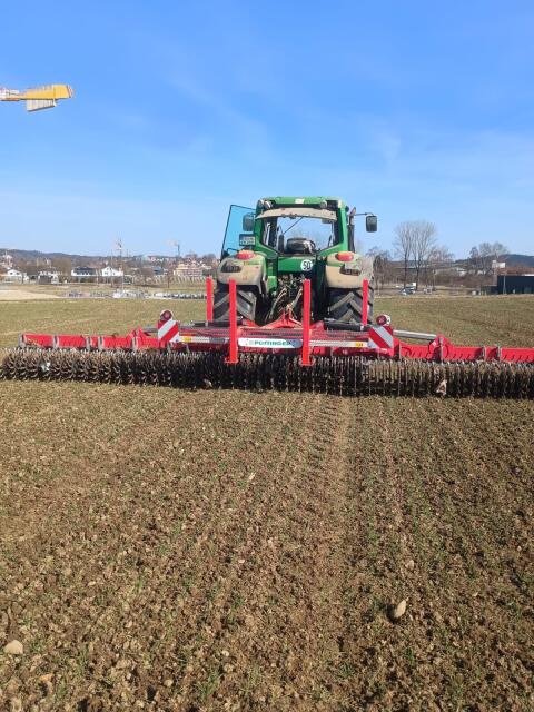 Pöttinger Rotocare V8000